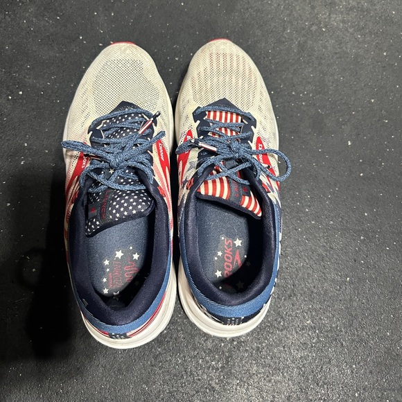 Brooks Launch GTS 6 - Picture 2 of 4